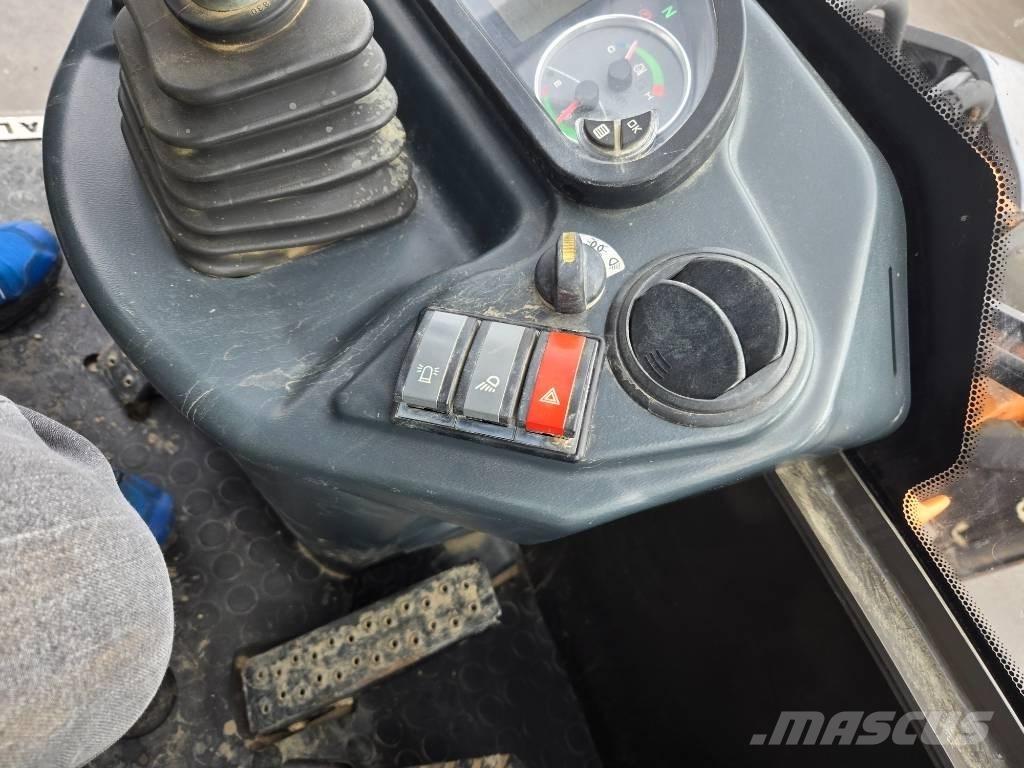 Mecalac AS 700 Cargadoras sobre ruedas