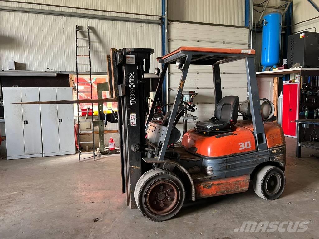 Toyota 02-6 FG F 30 Camiones LPG