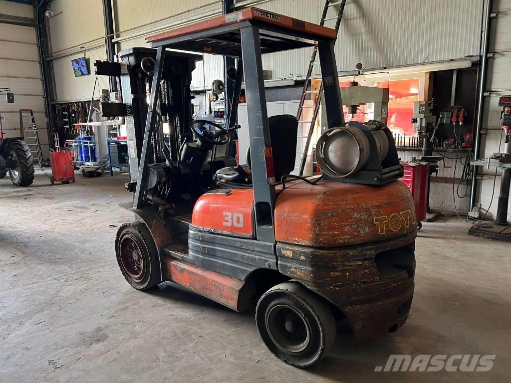 Toyota 02-6 FG F 30 Camiones LPG