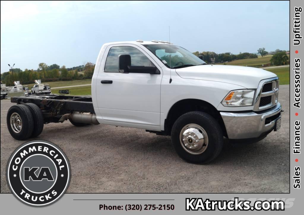 RAM 3500 TRADESMAN Camiones con chasís y cabina