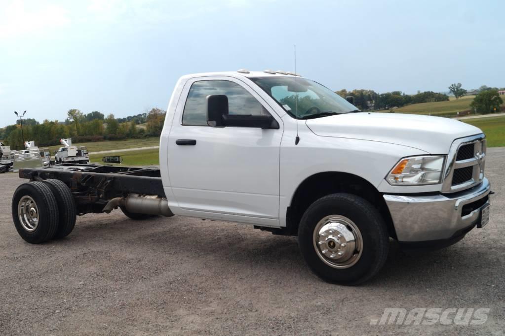 RAM 3500 TRADESMAN Camiones con chasís y cabina