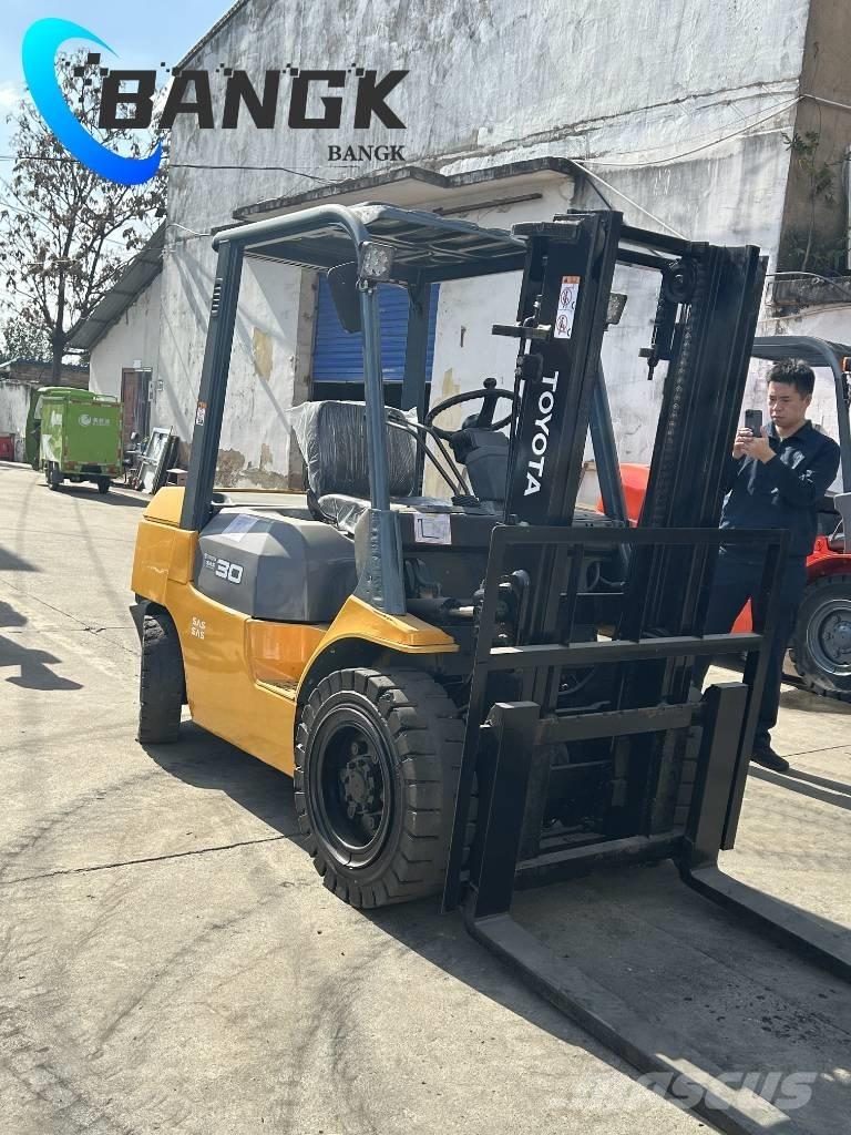 Toyota 7 FDN 30 Camiones diesel