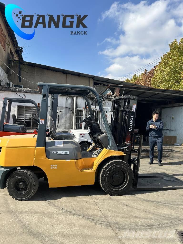 Toyota 7 FDN 30 Camiones diesel