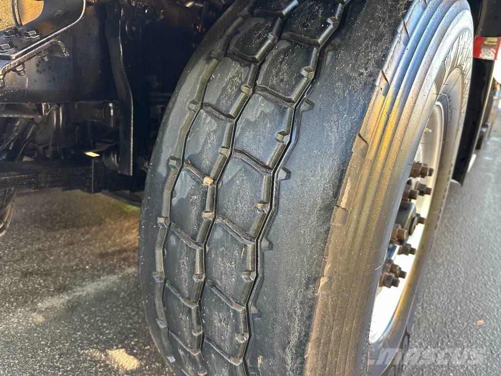 Freightliner 114 SD Camiones aspiradores/combi