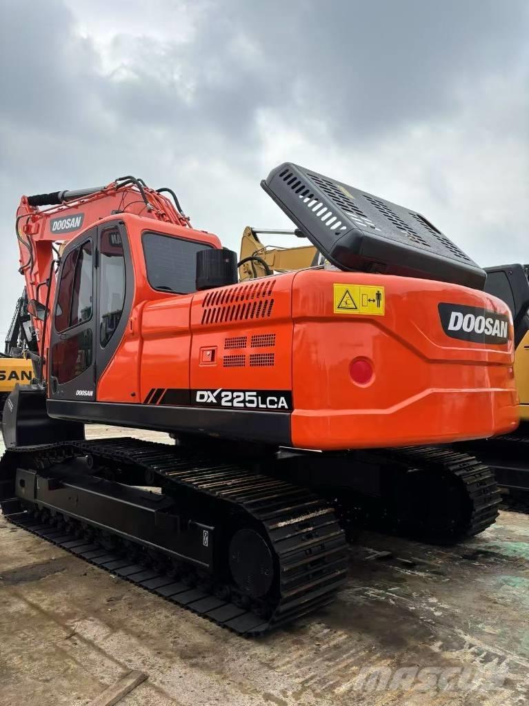 Doosan 225 LCA Excavadoras sobre orugas