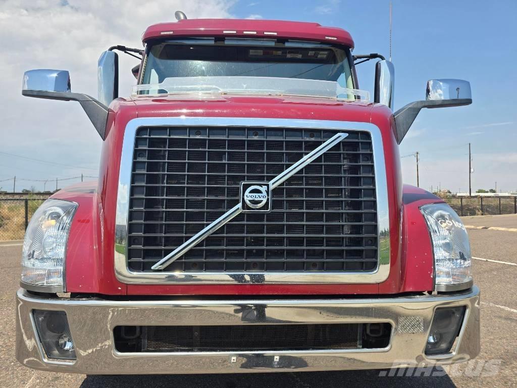 Volvo VNL 42 T300 Camiones tractor