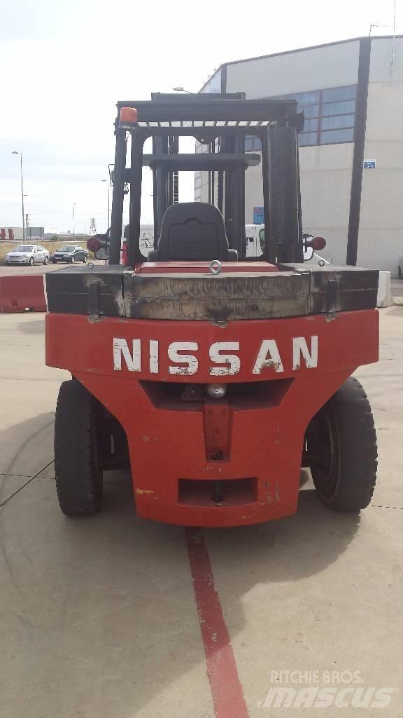 Nissan WF05H70U Camiones diesel