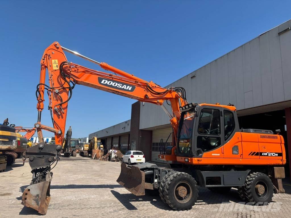 Doosan DX 210 W Excavadoras de ruedas