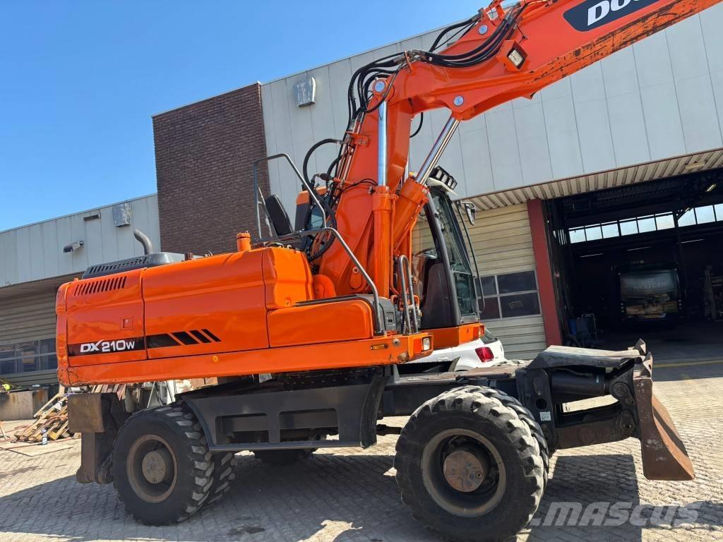 Doosan DX 210 W Excavadoras de ruedas