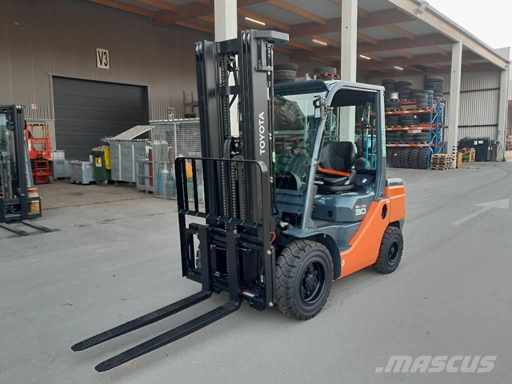 Toyota 52-8 FDF 30 Camiones diesel