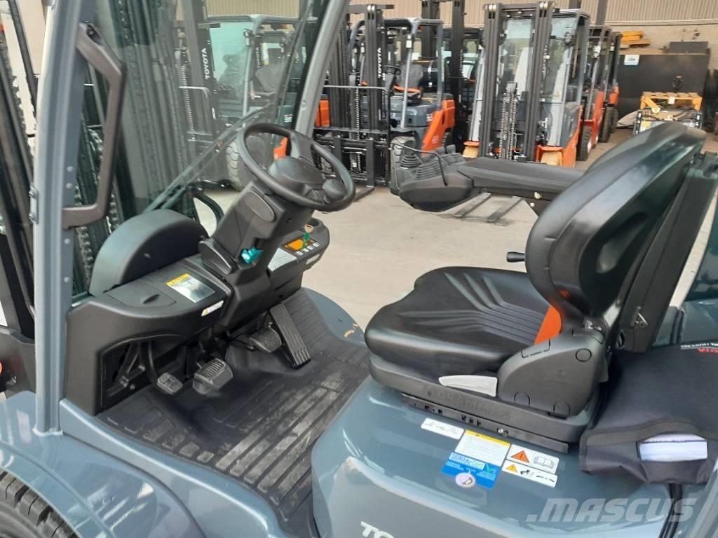 Toyota 52-8 FDF 30 Camiones diesel