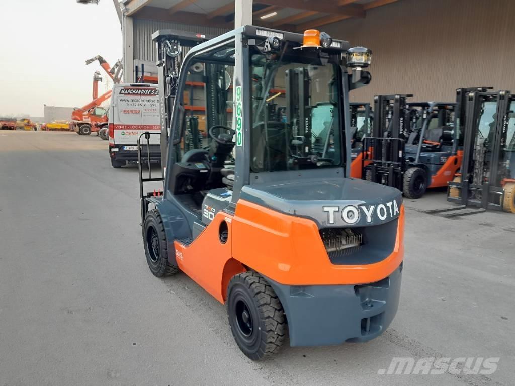 Toyota 52-8 FDF 30 Camiones diesel