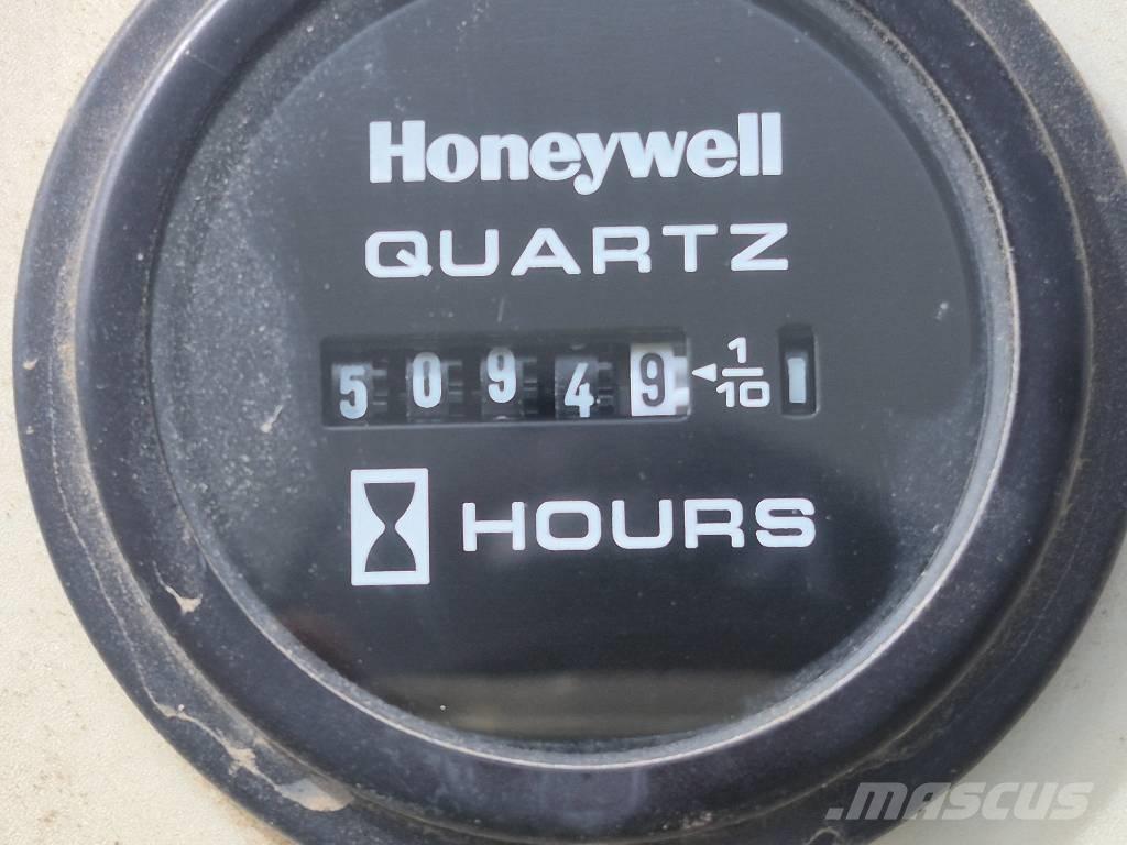 SkyJack SJ 66 T Plataformas con brazo de elevación manual