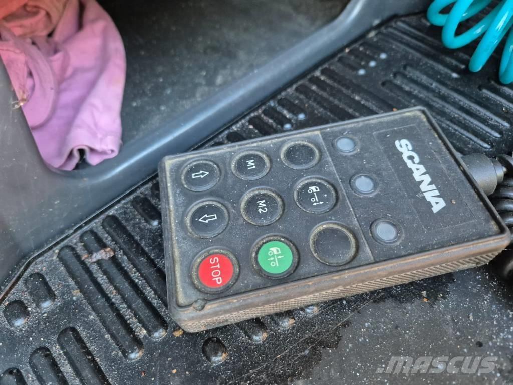 Scania R 124 Camiones de transporte de maquinaria forestal