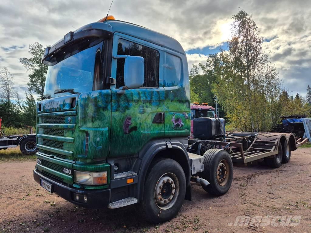 Scania R 124 Camiones de transporte de maquinaria forestal