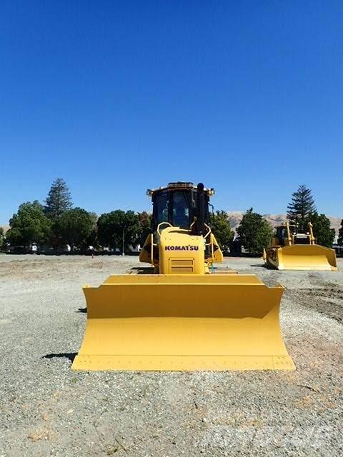 Komatsu D61EX-24 Buldozer sobre oruga