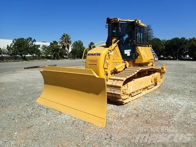 Komatsu D61EX-24 Buldozer sobre oruga