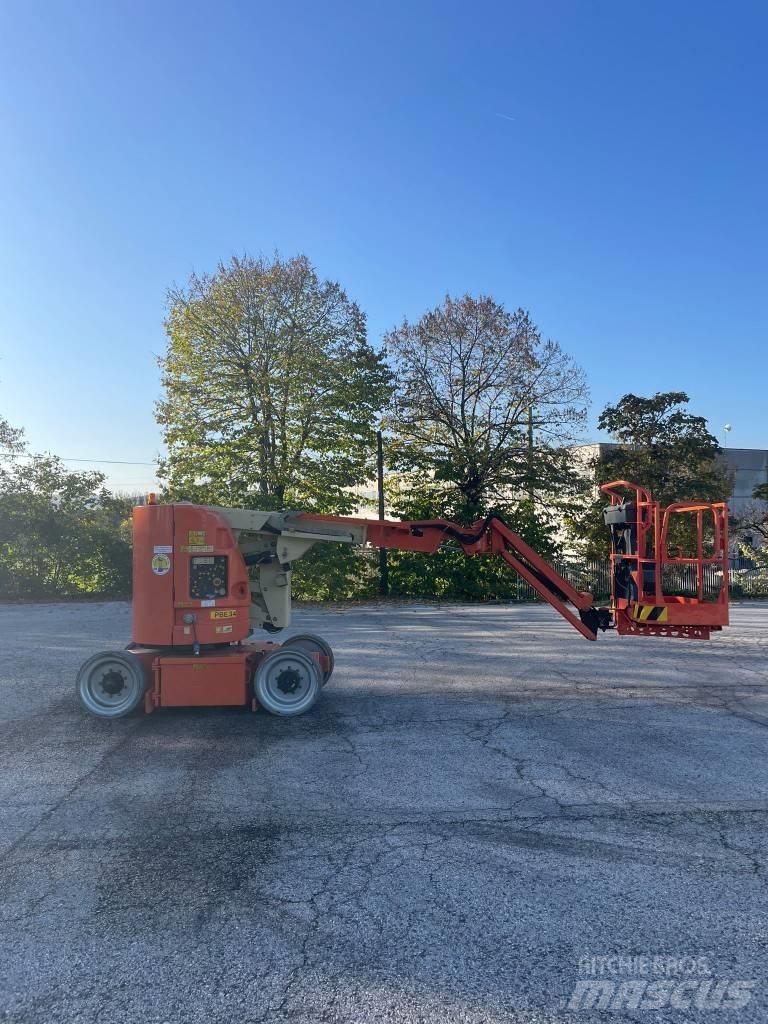 JLG 300 AJP Plataformas con brazo de elevación manual