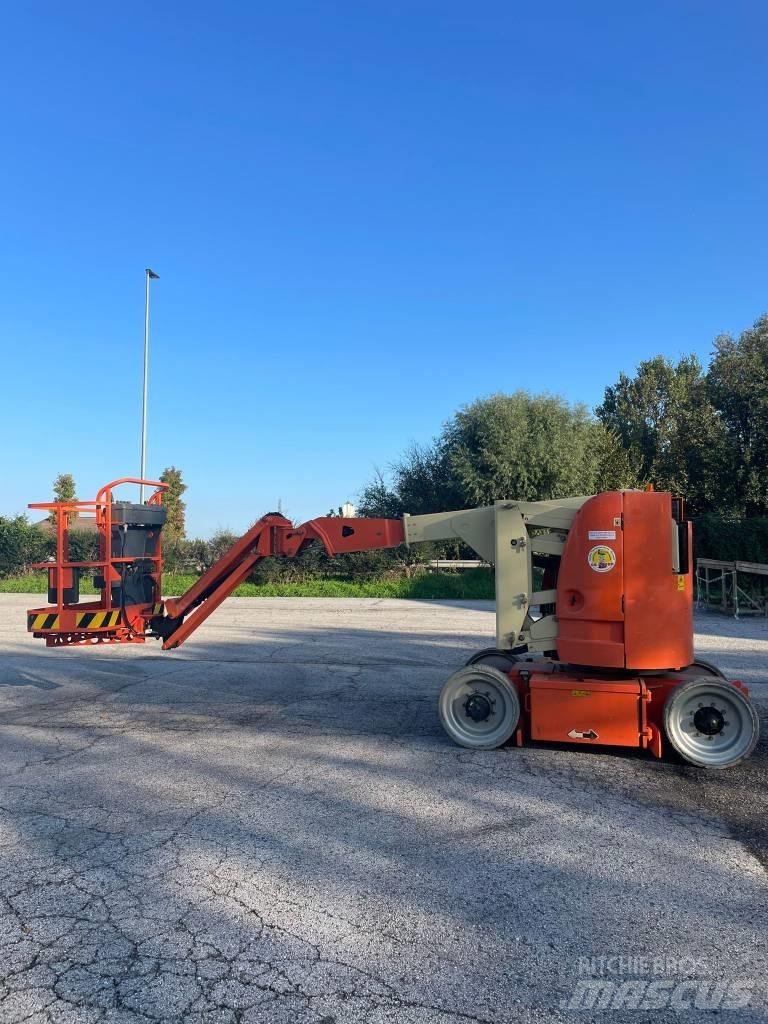 JLG 300 AJP Plataformas con brazo de elevación manual