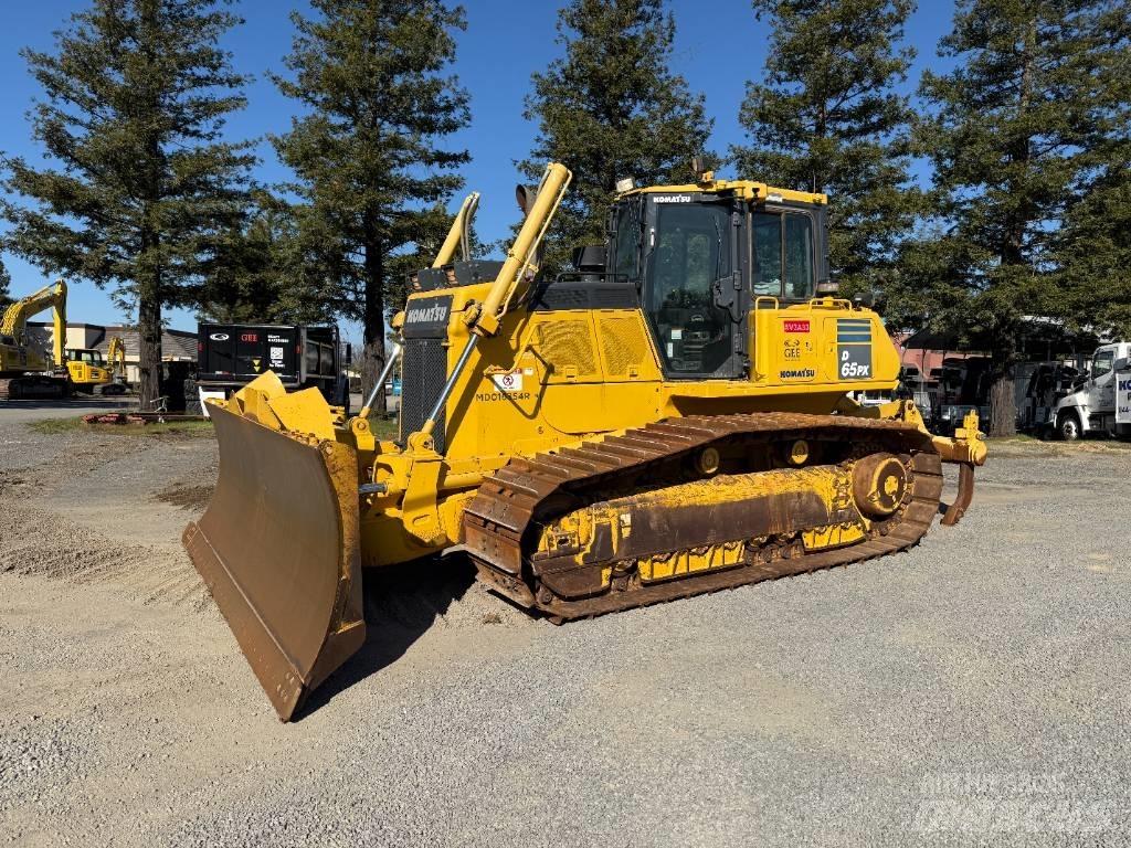 Komatsu D65PX-18 Buldozer sobre oruga