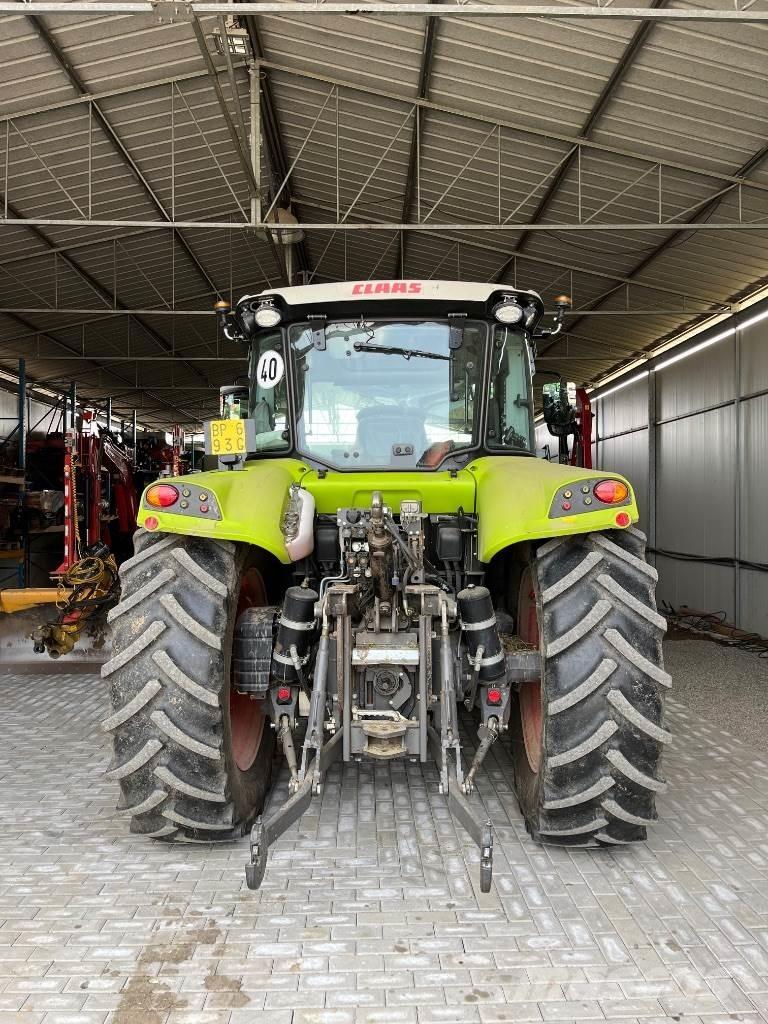 CLAAS Arion 440 Tractores
