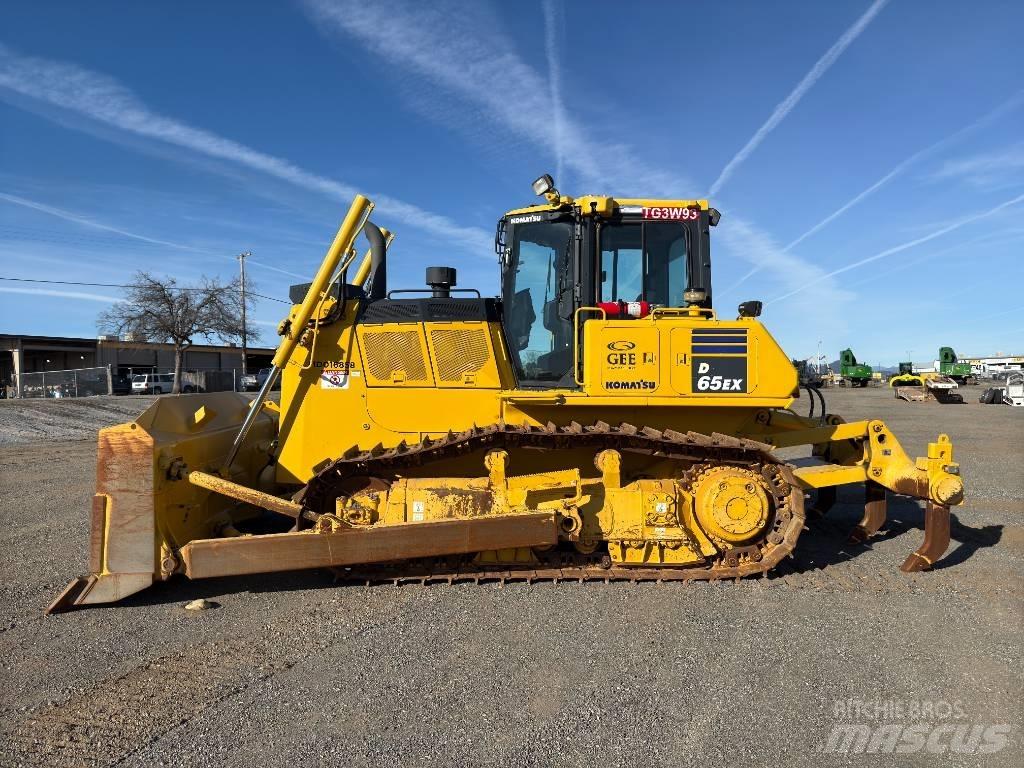 Komatsu D65EX-18 Buldozer sobre oruga