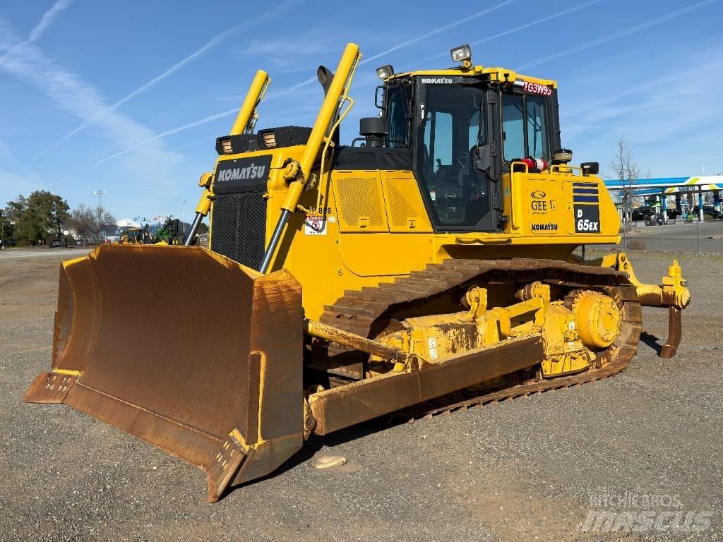 Komatsu D65EX-18 Buldozer sobre oruga