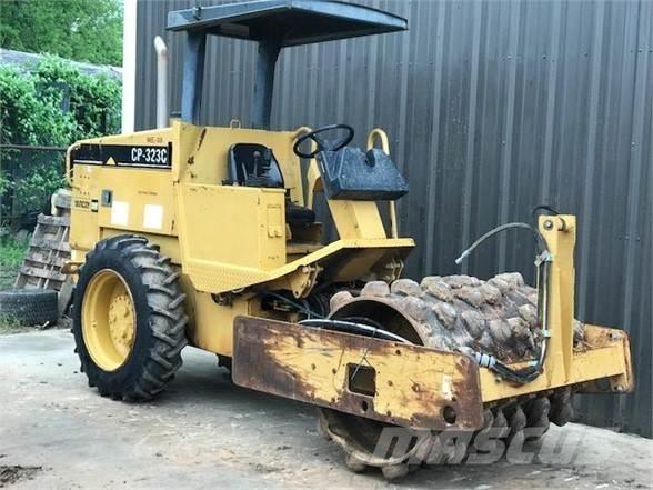 CAT CP-323C Rodillos de un solo tambor