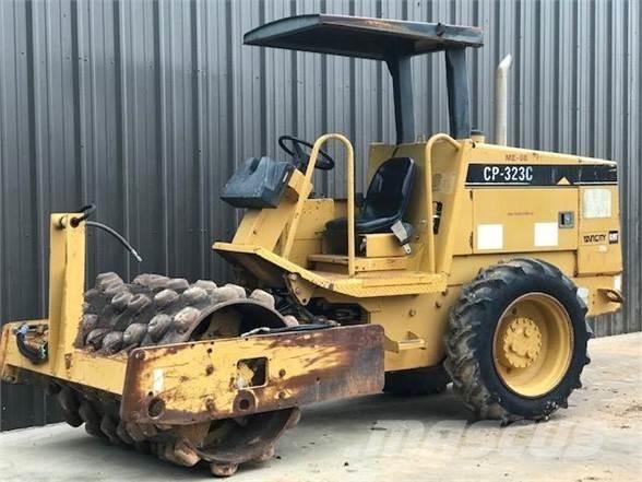 CAT CP-323C Rodillos de un solo tambor
