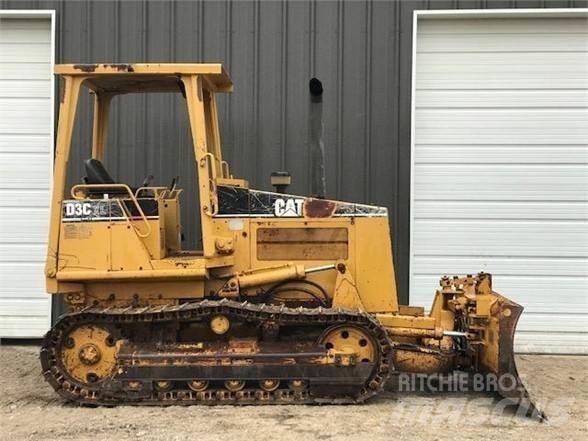 CAT D3C Buldozer sobre oruga