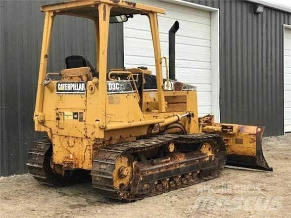 CAT D3C Buldozer sobre oruga