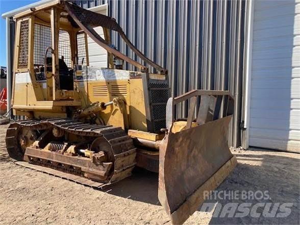 CAT D3C Buldozer sobre oruga