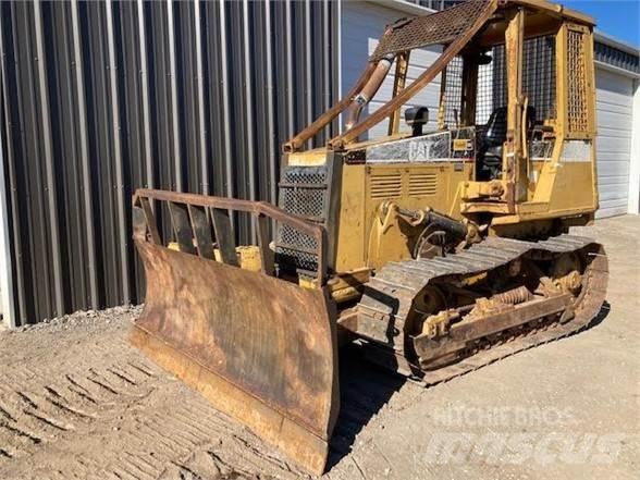 CAT D3C Buldozer sobre oruga