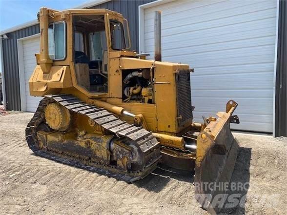 CAT D4H Buldozer sobre oruga