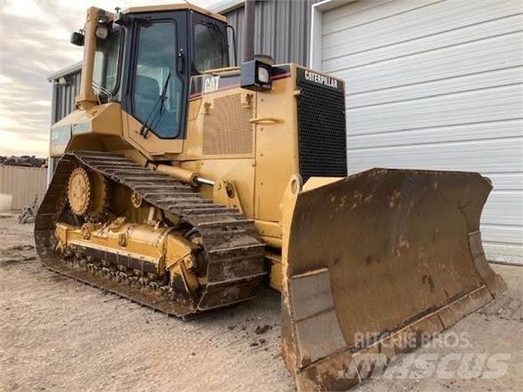 CAT D5M Buldozer sobre oruga