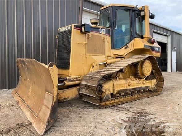 CAT D5M Buldozer sobre oruga