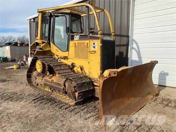 CAT D5M XL Buldozer sobre oruga