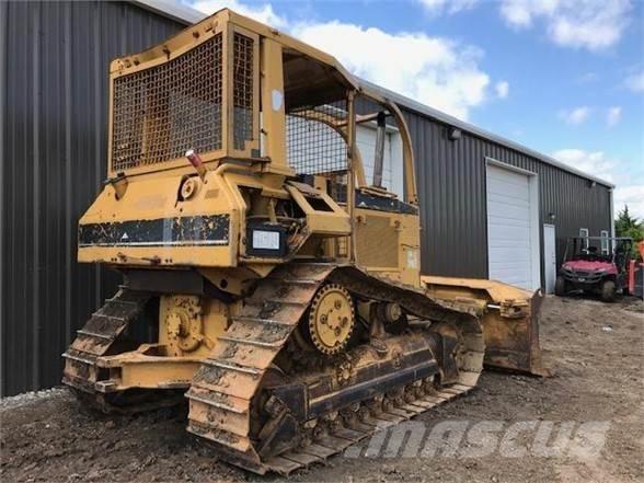 CAT D5M XL Buldozer sobre oruga