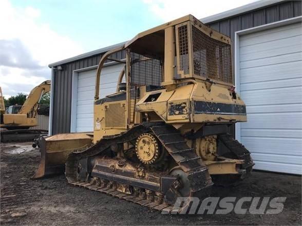 CAT D5M XL Buldozer sobre oruga