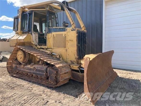 CAT D5M XL Buldozer sobre oruga