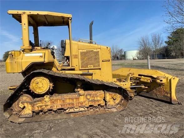 CAT D5N Buldozer sobre oruga