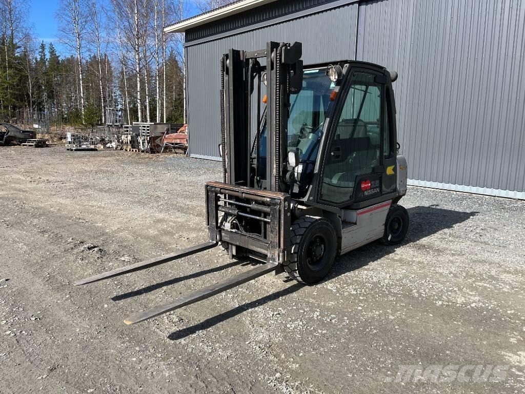 Nissan UD02A25P0 Camiones LPG