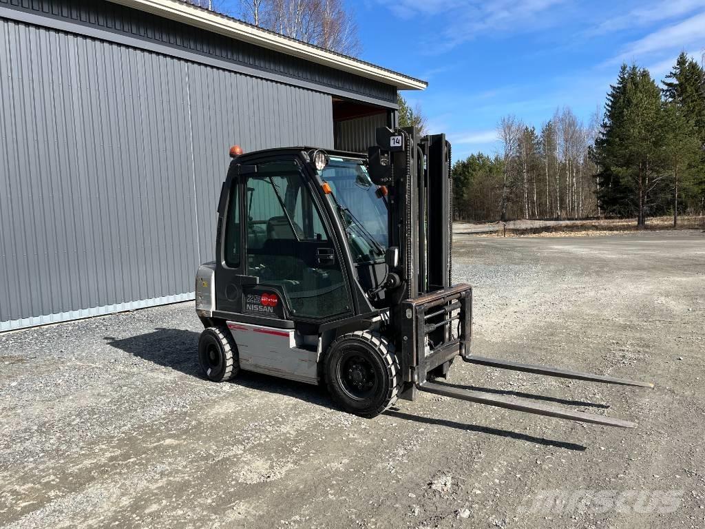 Nissan UD02A25P0 Camiones LPG