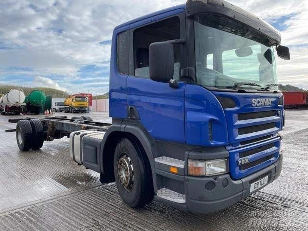 Scania P 230 Camiones con chasís y cabina