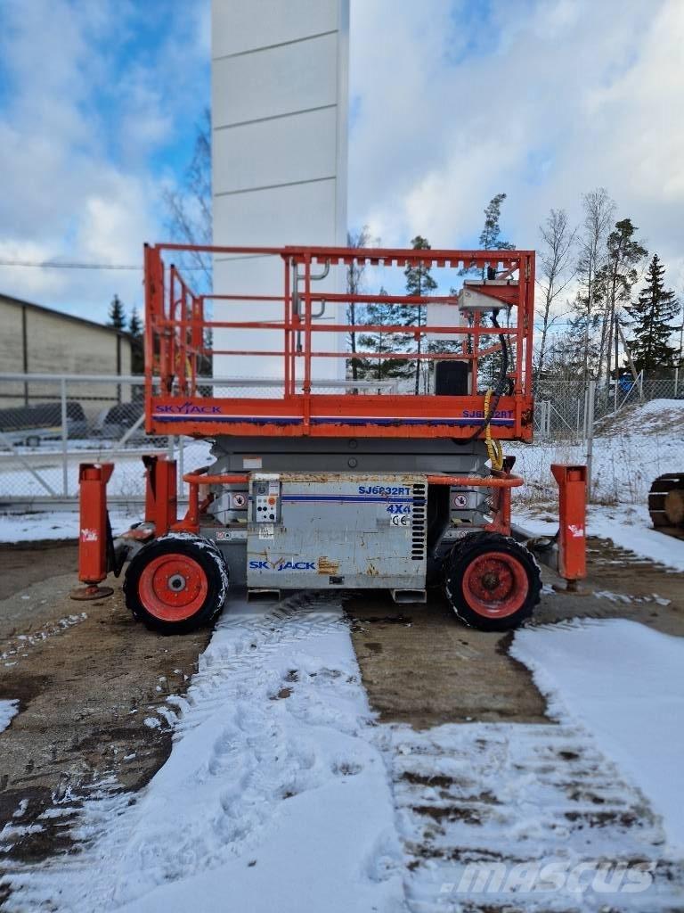 SkyJack SJ 6832 RT Plataformas tijera