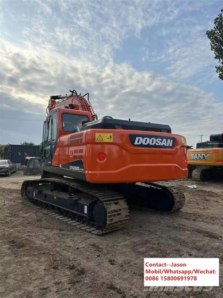 Doosan DX 225 LCA Excavadoras sobre orugas