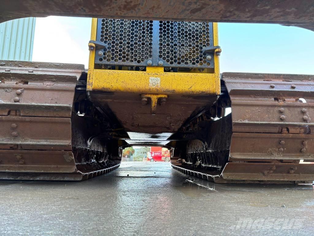 Komatsu D65PX-18E0 Buldozer sobre oruga