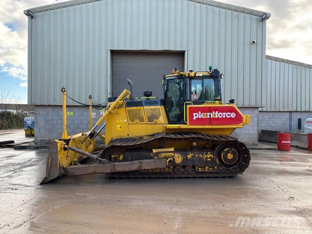 Komatsu D65PX-18E0 Buldozer sobre oruga