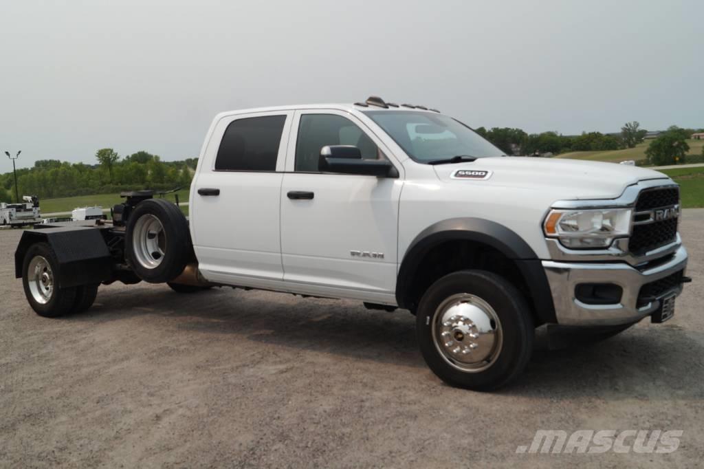 RAM 5500 TRADESMAN Camiones con chasís y cabina