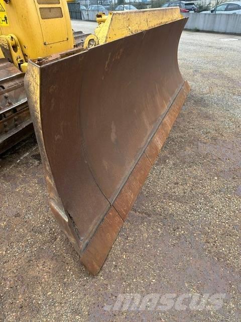 Komatsu D 61 PXI-23 Buldozer sobre oruga